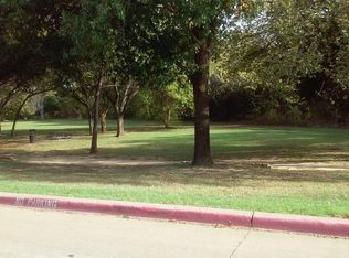 141 Winchester Dr, Euless, TX 76039