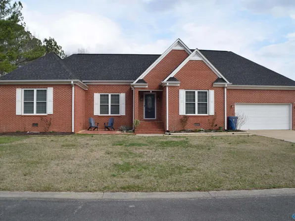 201 Royal Troon Dr, Rainbow City, AL 35906