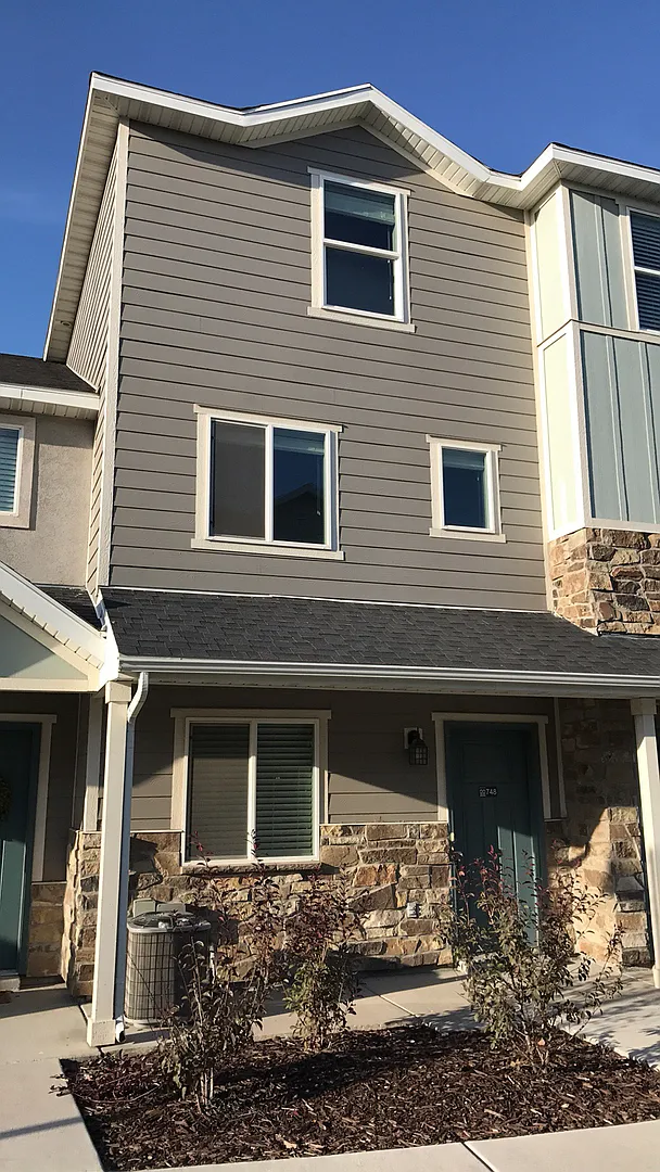 3 bed, 2.5 bath, 1500 sqft, $1,650 — Photo 1