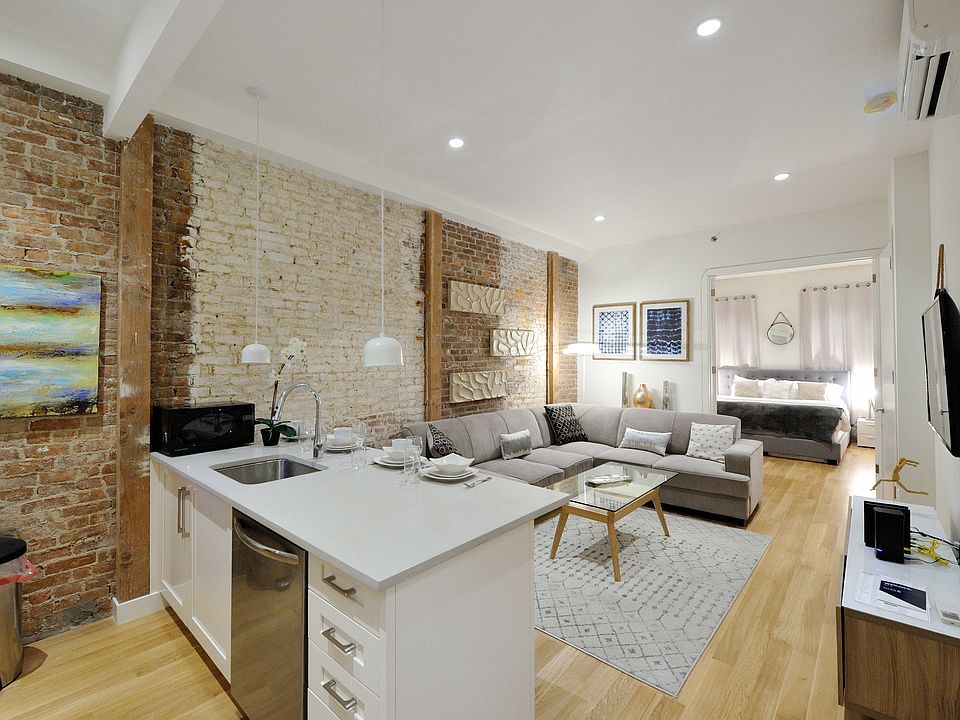1st image of 350 W 46th St #3