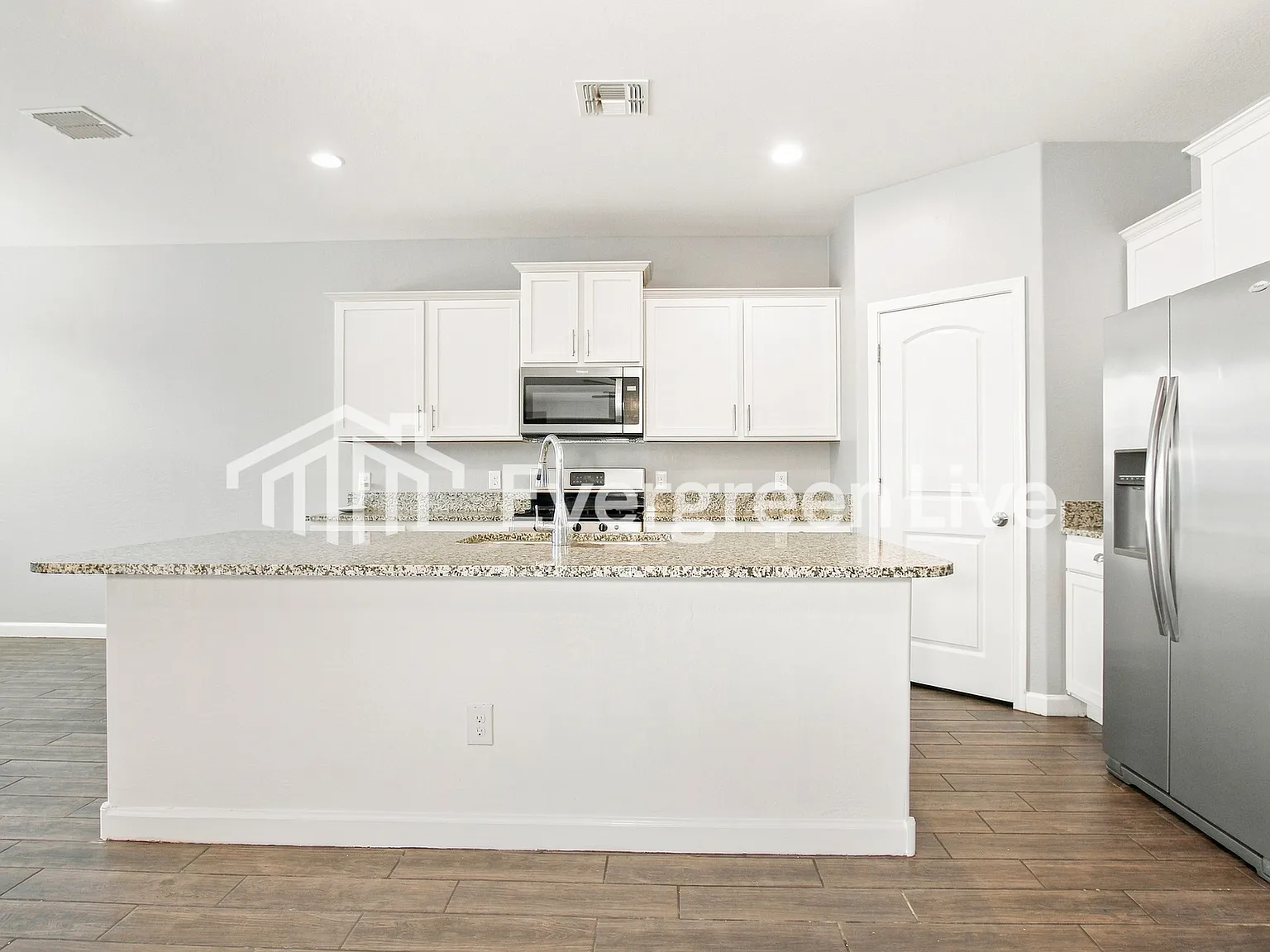 4 bed, 3.0 bath, 2425 sqft, $2,145 — Photo 3