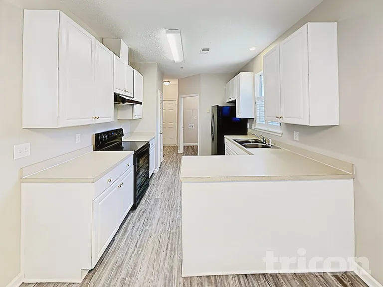 110 Fawnhill Ct — Photo 2