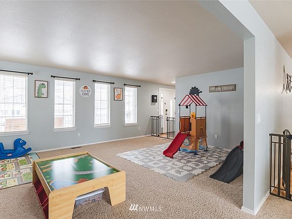 4th image of 121 E Belair Dr