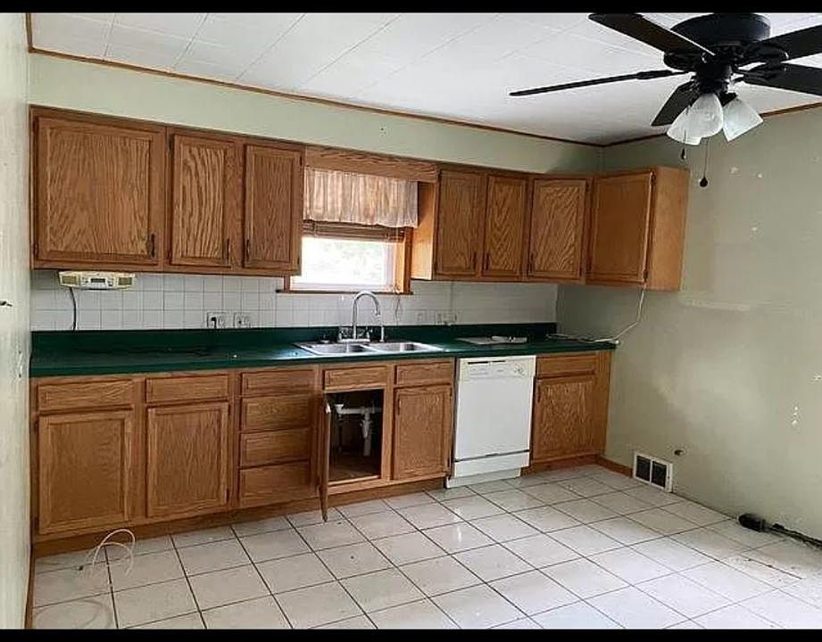 2nd image of 412 Harrison Ave #2