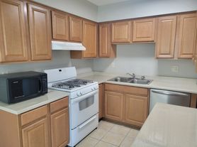 303 N Miller Rd