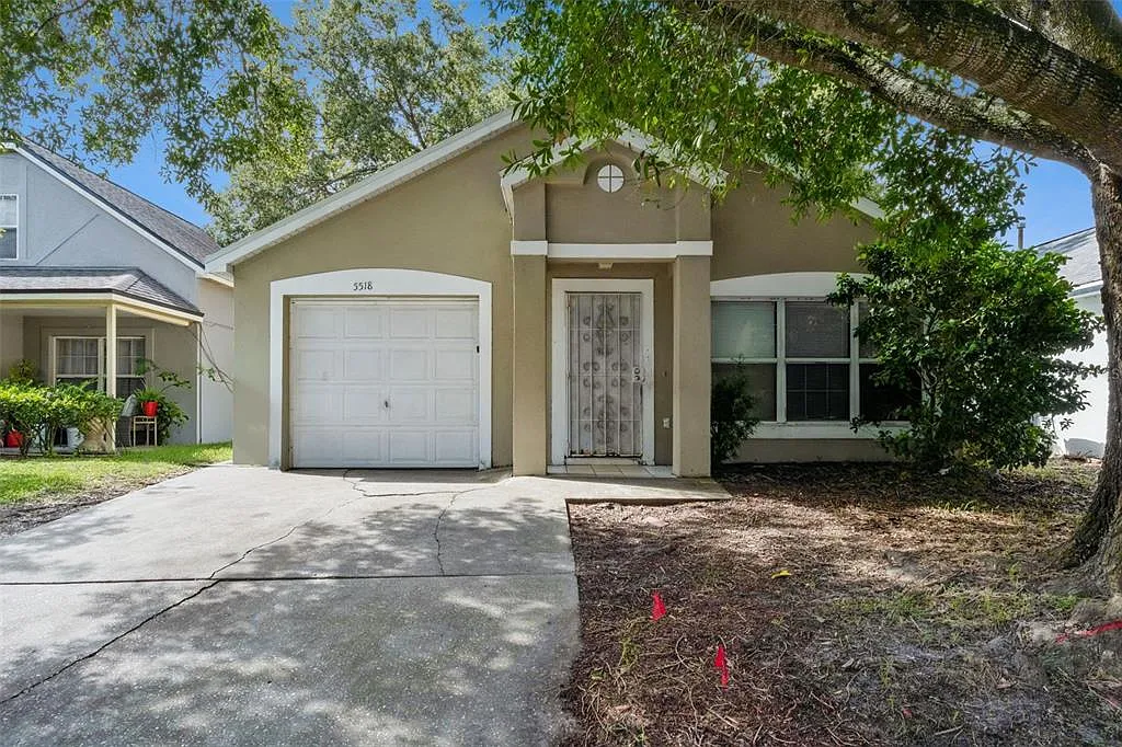 3 bed, 2.0 bath, 1038 sqft, $1,900 — Photo 1