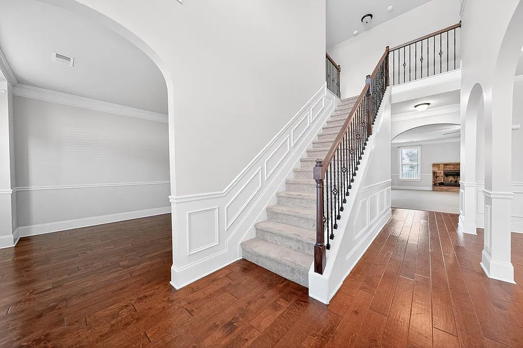 5 bed, 4.0 bath, 4272 sqft, $2,500 — Photo 3