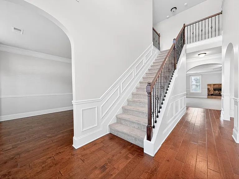 29 Sword St — Photo 3