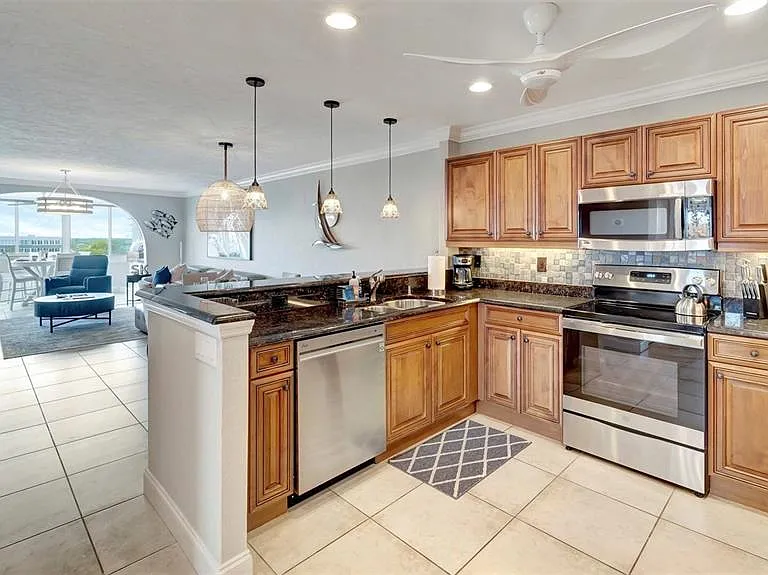 1125 W Peppertree Dr #705 — Photo 9