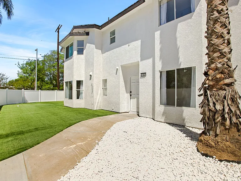 7904 Tampa Ave — Photo 9