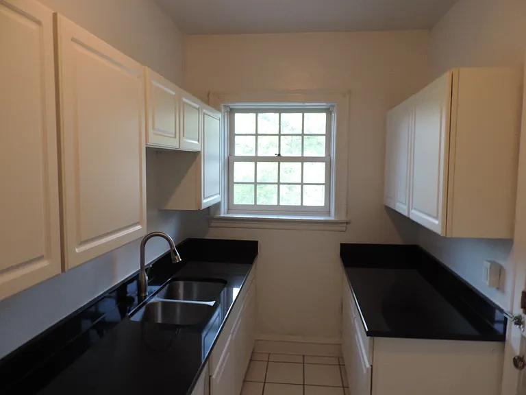1107 Lake St #28 — Photo 4