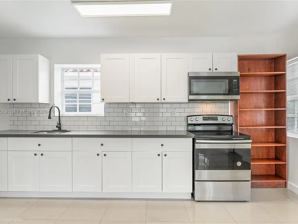 1945 Marseille Dr #4