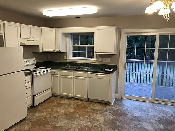 4th image of 1045 Pocono Pl