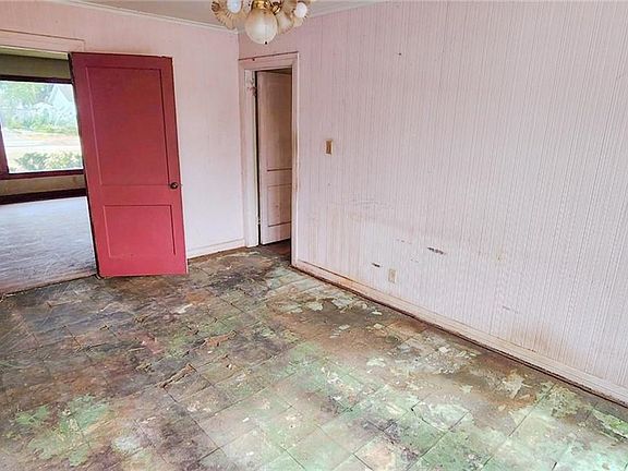2nd image of 315 W Oak Ln