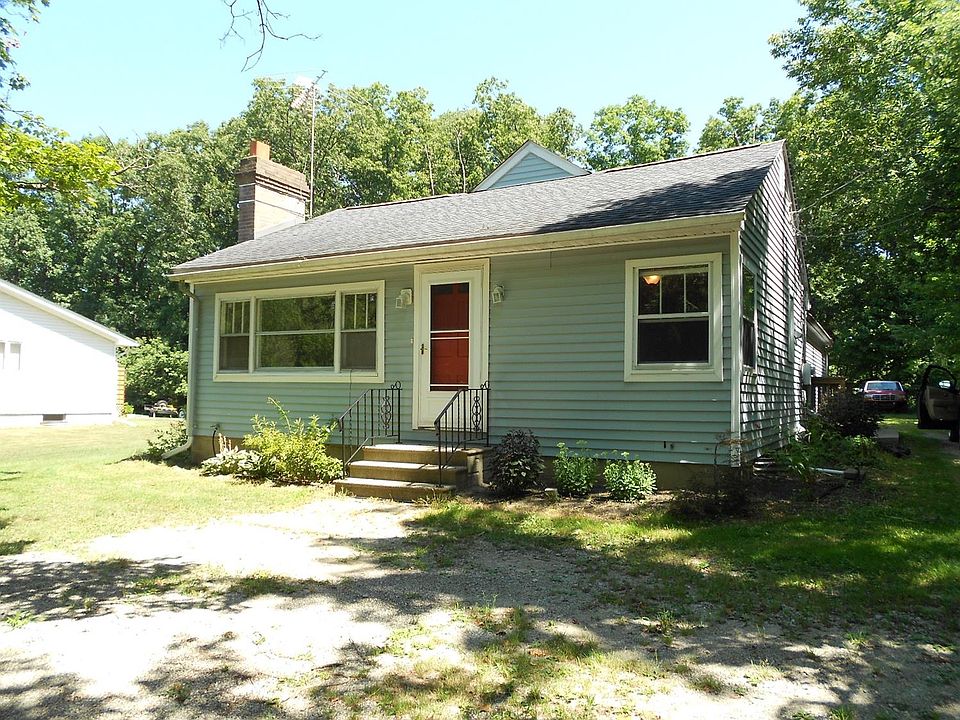 1st image of 940 Rose Dr