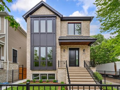 1853 W Barry Ave, Chicago, IL, 60657