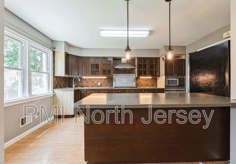 150 Pleasant Ave — Photo 10
