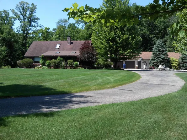 3733 S Brenlor Dr, Hesperia, MI 49421