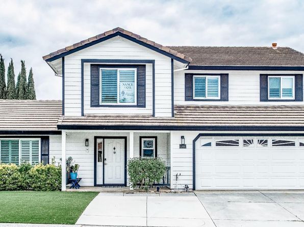 1701 Hemlock Ct, Hollister, CA 95023