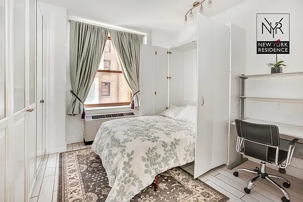 Sold by New York Residence | media 6