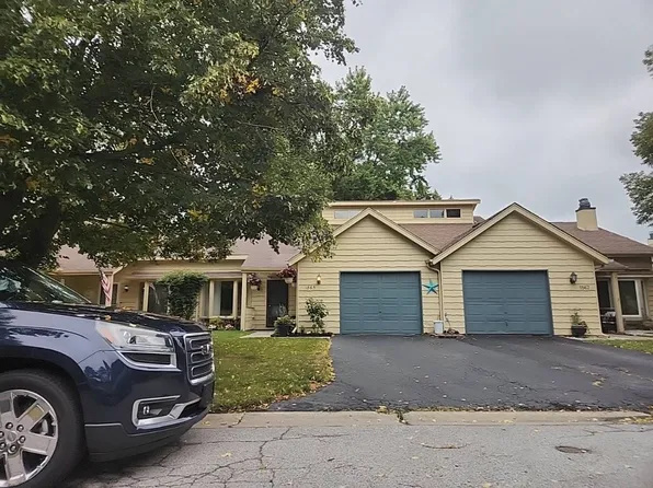 1865 Springvale Dr, Crown Point, IN 46307