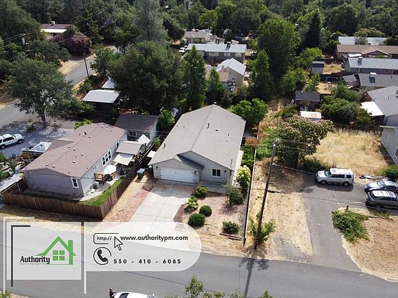 3rd image of 1417 Montana Ave