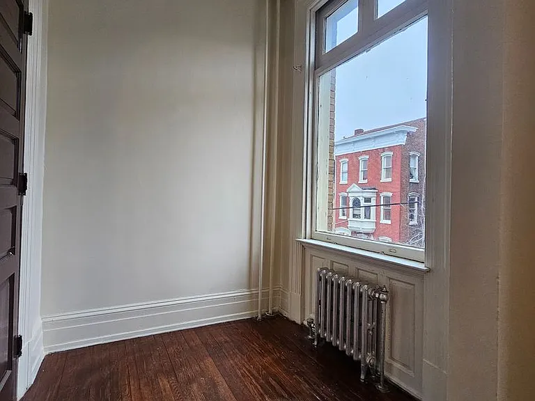 152 E Philadelphia St — Photo 8