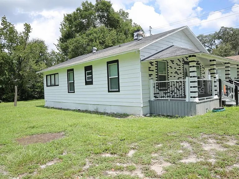 809 Adams St — Photo 3