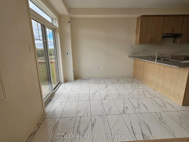 496 Trevor St — Photo 9