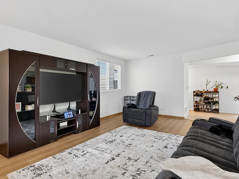 939 Four Seasons Blvd — Photo 4