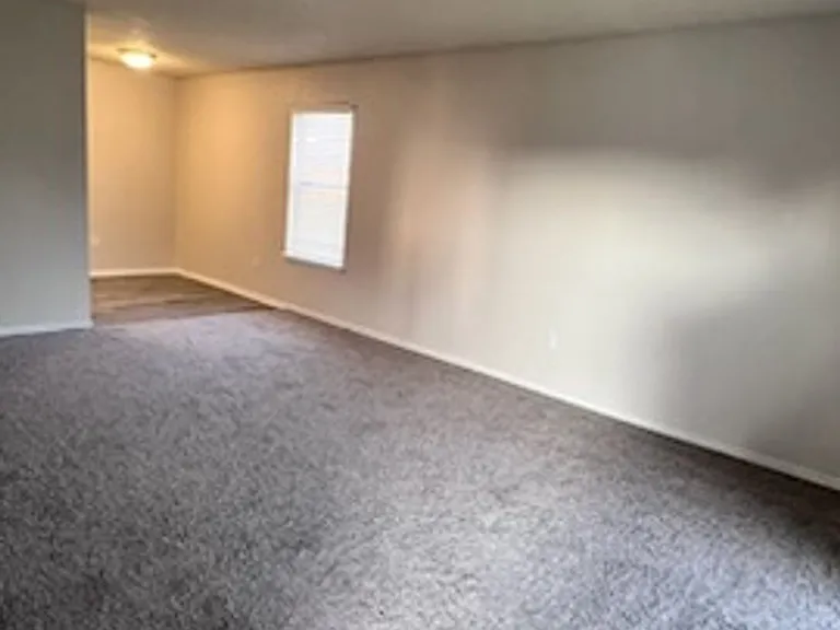 Hickory Grove Apartments — Photo 28