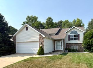 57 Steinbeck Dr, Valparaiso, IN 46383