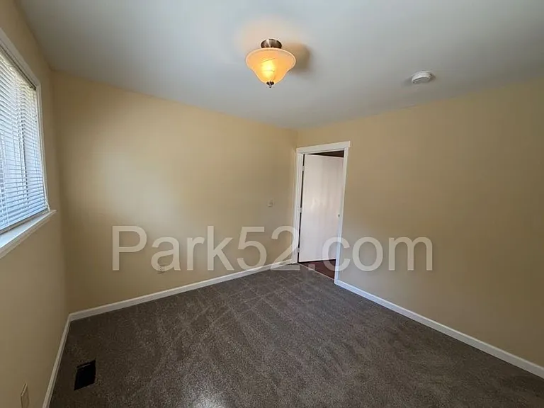 5502 27th St NE — Photo 10