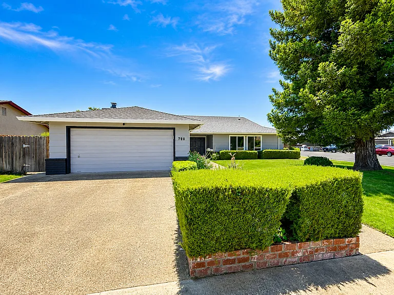 708 Meadow Way — Photo 2