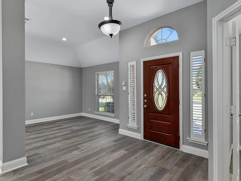 630 Lakewood Dr — Photo 5