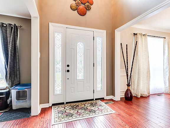 3rd image of 7013 Sage Ln