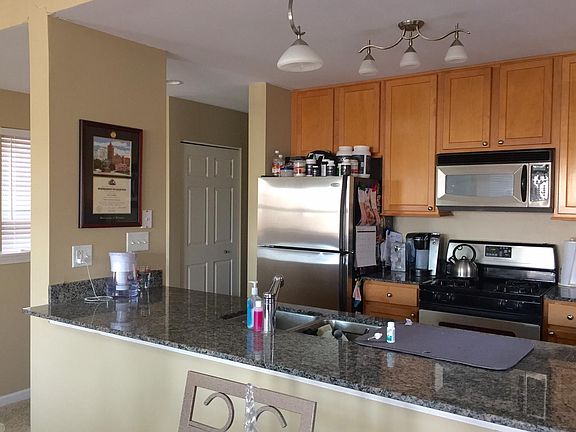 3rd image of 649 W Elm St APT C