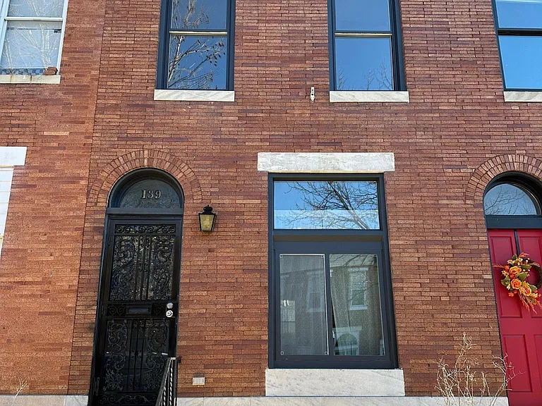 139 N Linwood Ave — Photo 2