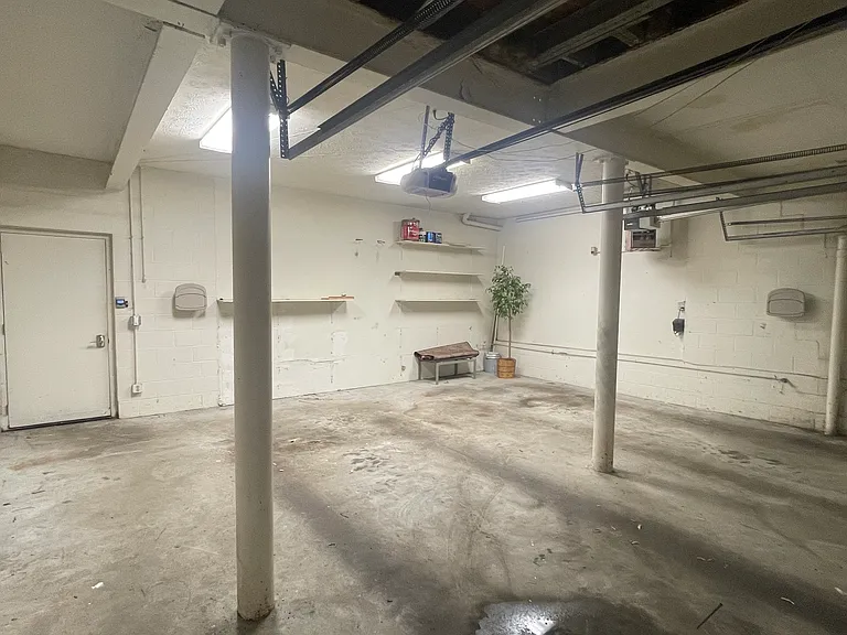 127 W 9th St #2 — Photo 15