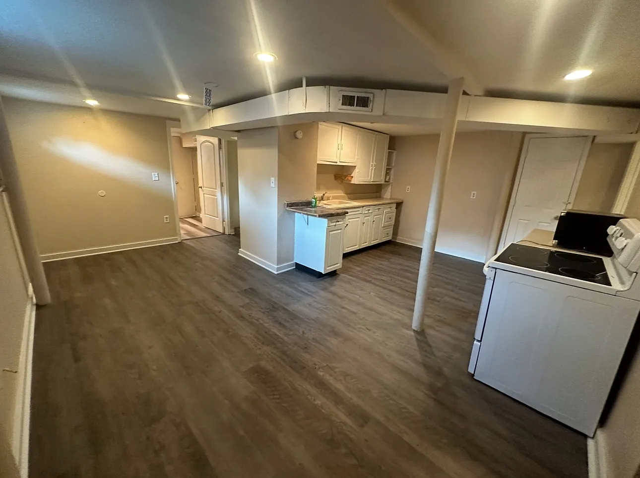 2415 Duncan St — Photo 3