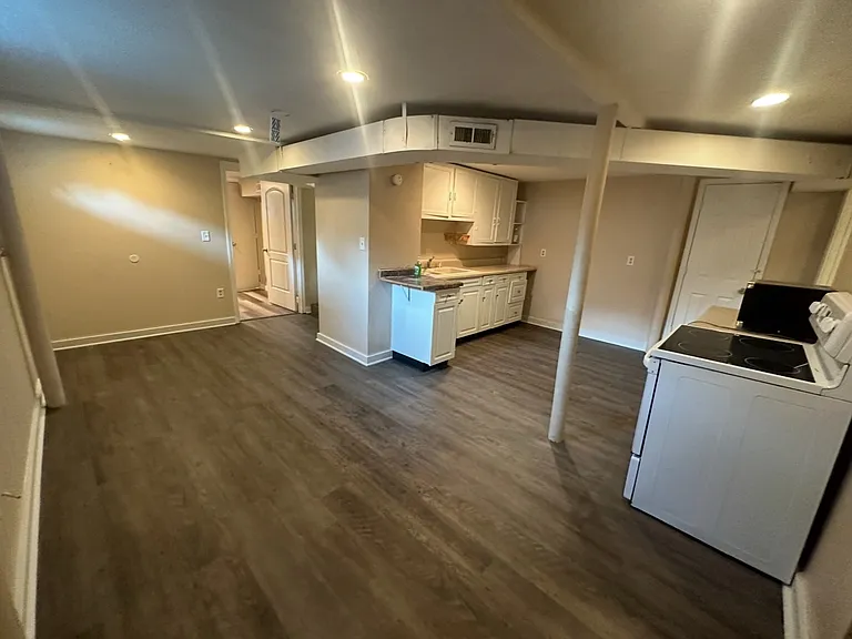 2415 Duncan St — Photo 16
