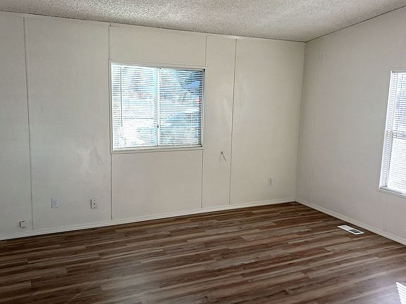 3rd image of 3883 E Lum Ave