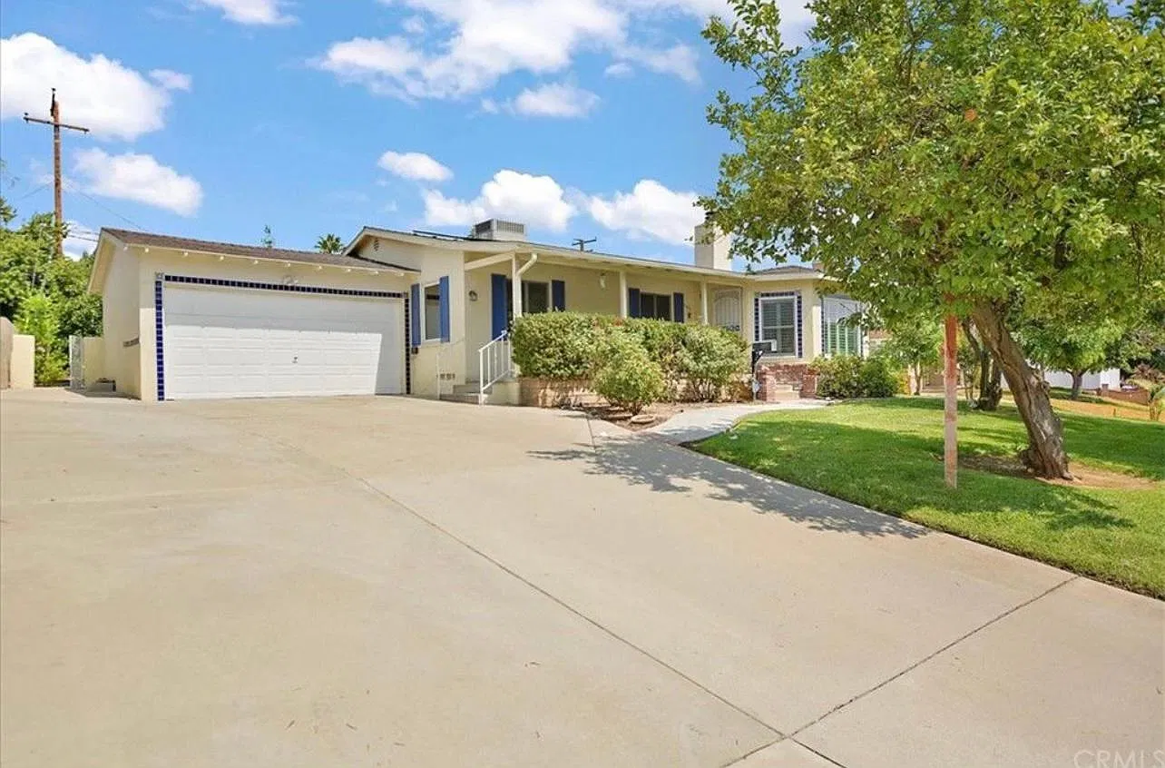 3645 Camellia Dr — Photo 2