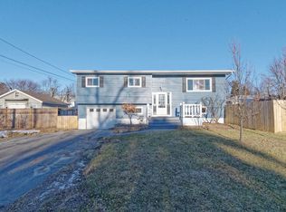 32 Grounds Pl, Colonie, NY 12205