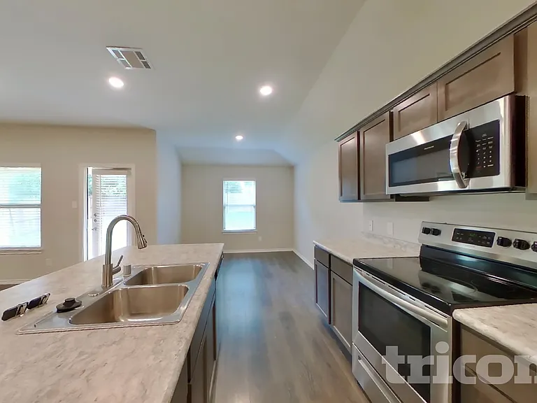 3609 Doris Dr — Photo 4