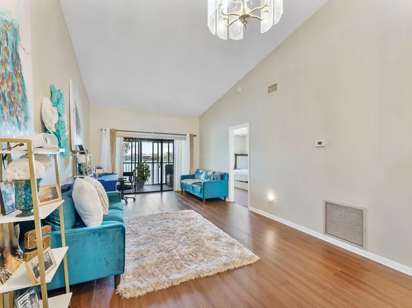 3100 NW 46th Street #203, Oakland Park, FL 33309