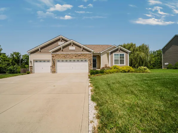 424 Rolling Acre Dr, Lithopolis, OH 43136