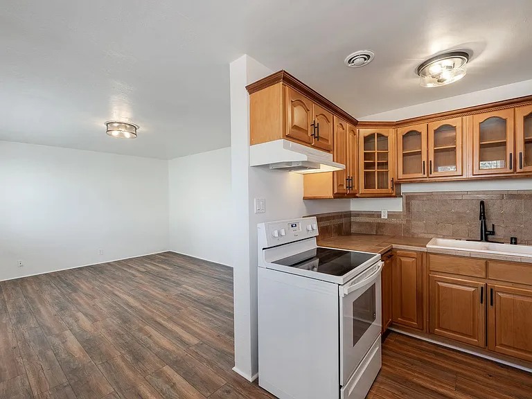 8 Whitmore Place #1 - 2 bedroom | 1 bathroom | Lower unit — Photo 7