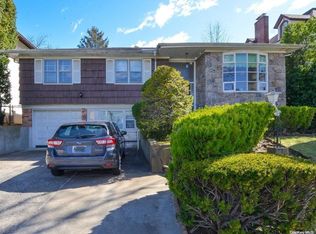 3555 166th St, Flushing, NY 11358