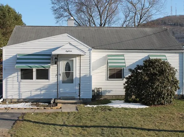 18 Charles St, Corning, NY 14830